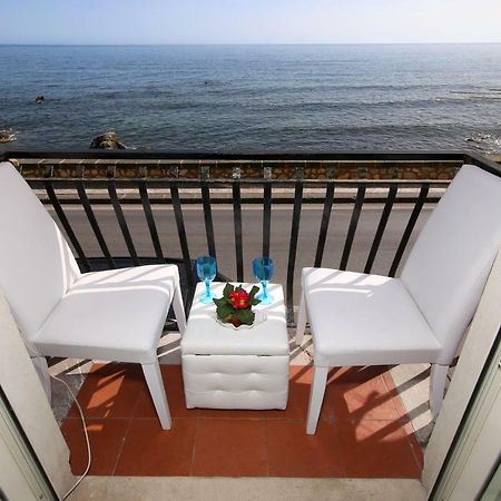 Taorminaxos Apartment จีอาร์ดีนี นักซอส ภายนอก รูปภาพ