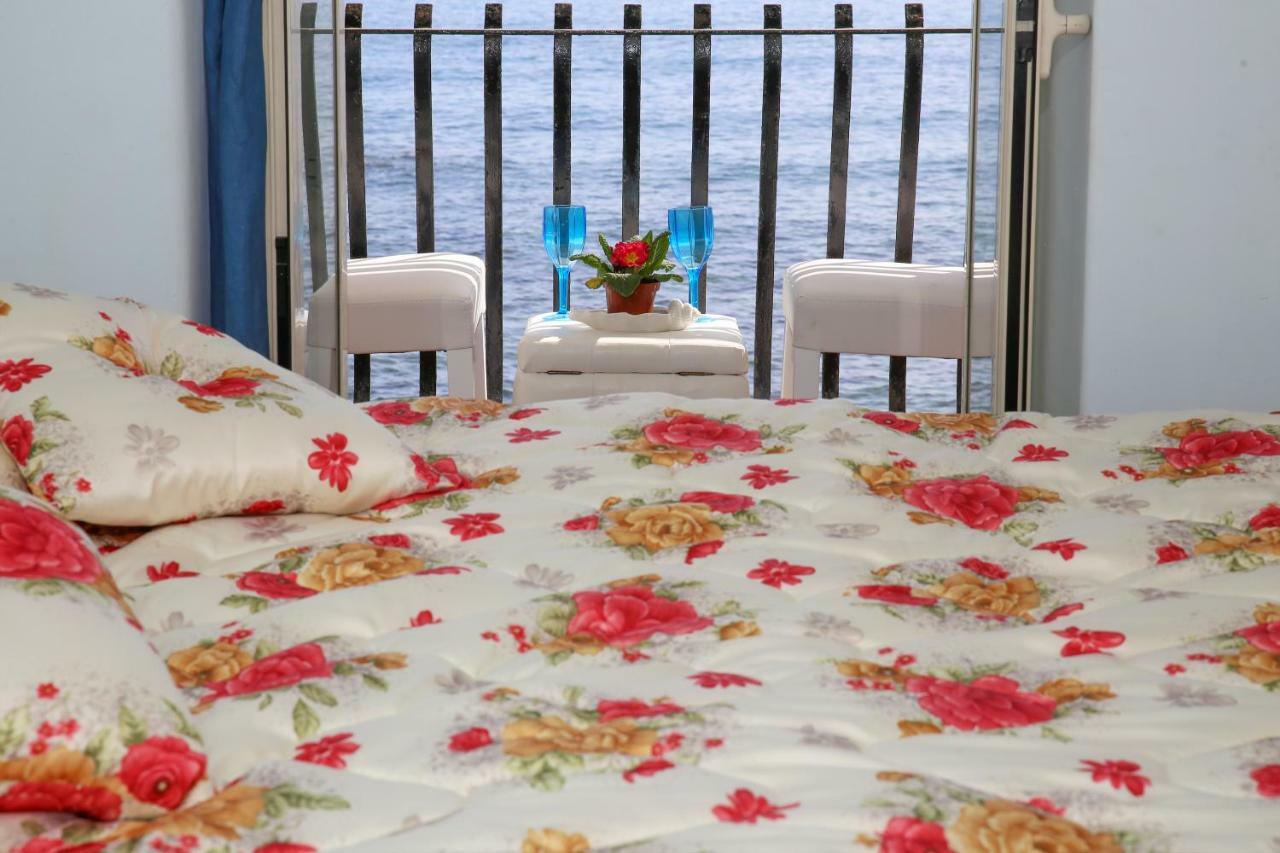 Taorminaxos Apartment จีอาร์ดีนี นักซอส ภายนอก รูปภาพ