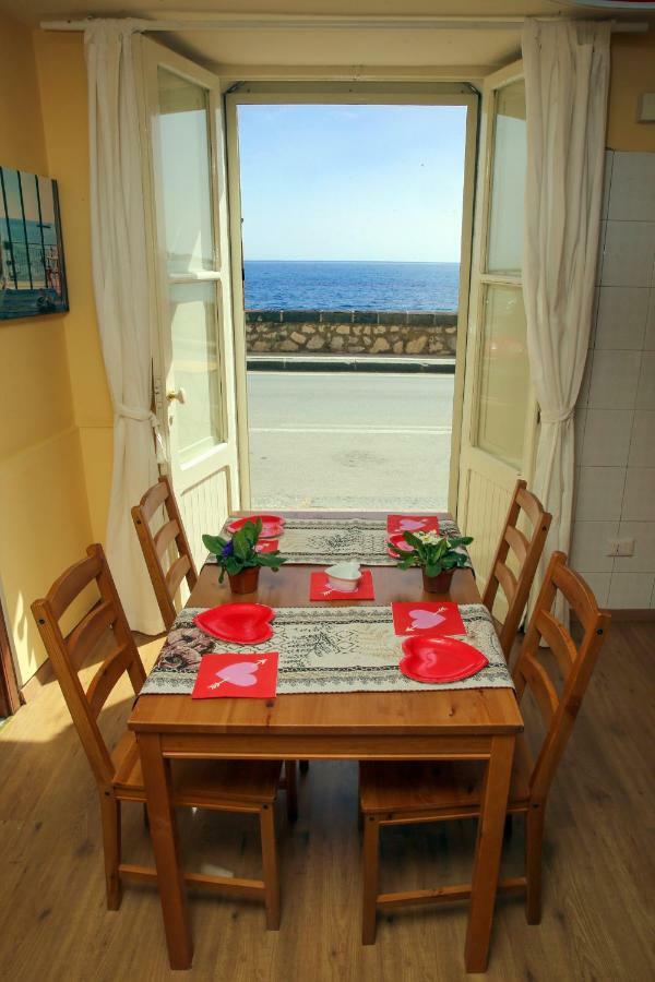 Taorminaxos Apartment จีอาร์ดีนี นักซอส ภายนอก รูปภาพ