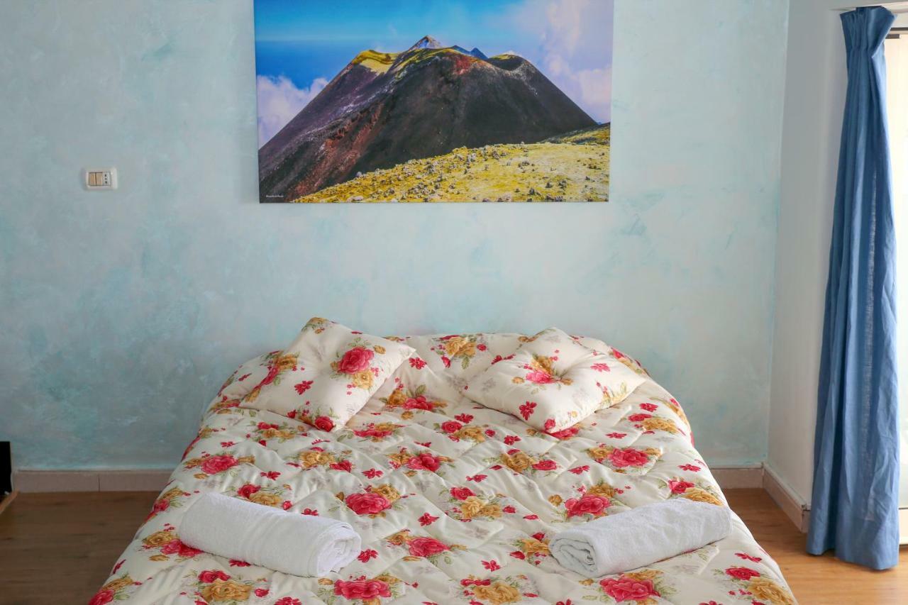 Taorminaxos Apartment จีอาร์ดีนี นักซอส ภายนอก รูปภาพ