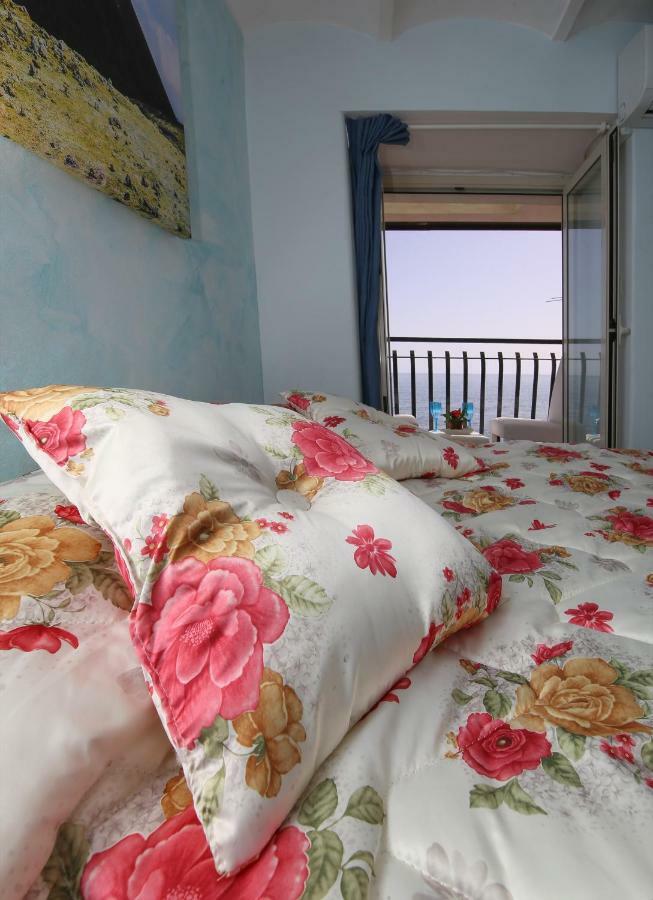 Taorminaxos Apartment จีอาร์ดีนี นักซอส ภายนอก รูปภาพ