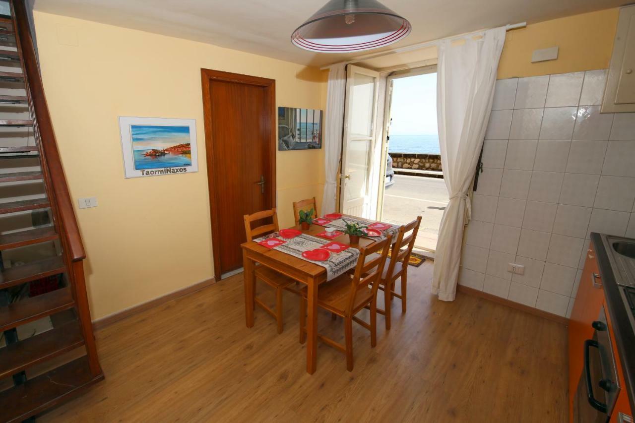 Taorminaxos Apartment จีอาร์ดีนี นักซอส ภายนอก รูปภาพ